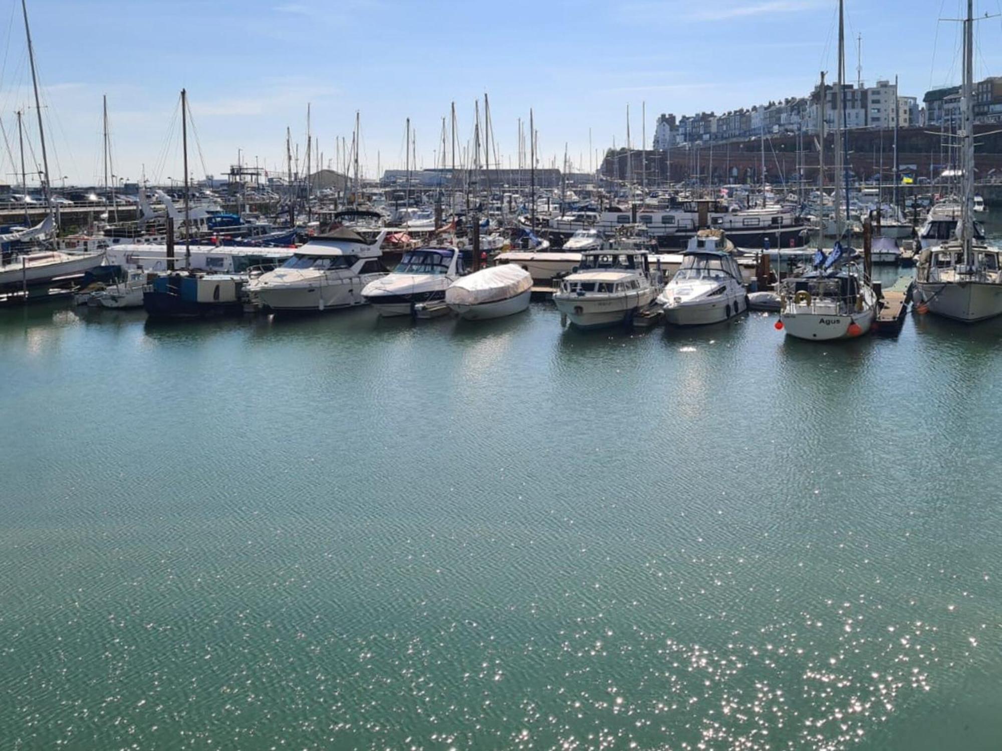 Vitamin Sea Residency Herne Bay Exterior foto